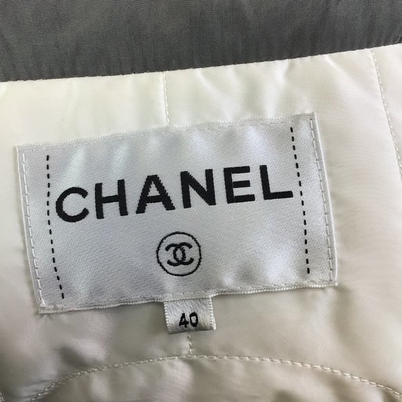 CHANEL GREY CROPPED FULL ZIP PUFFER VEST - Picture 4 of 6
